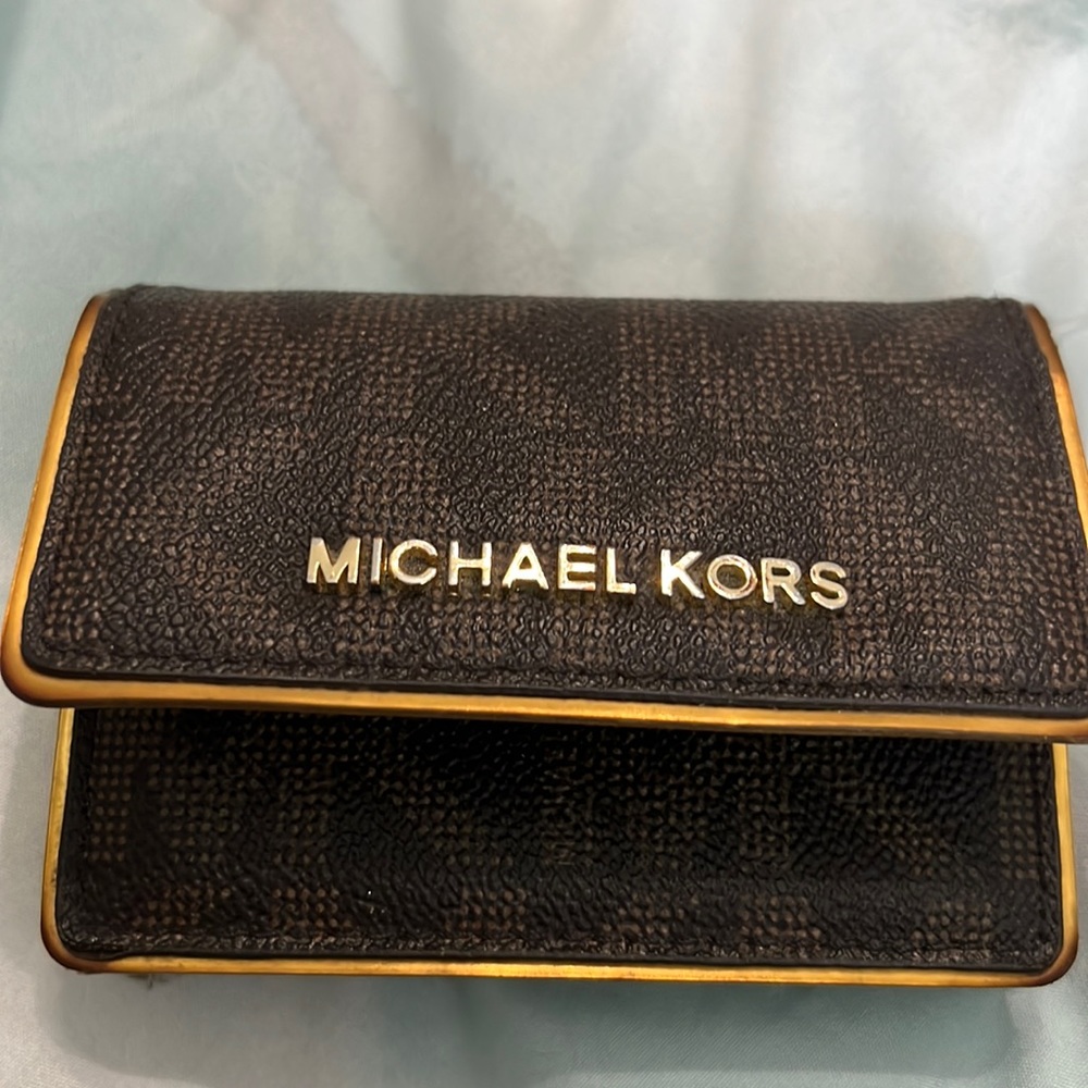 Michael Kors accordion wallet